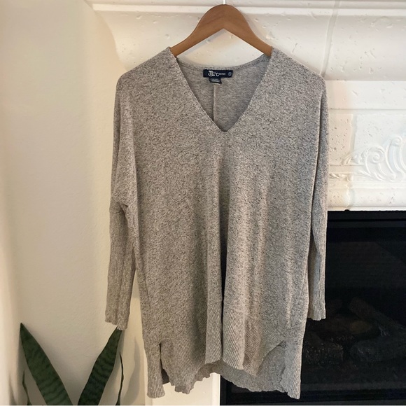 Miss Chievous Gray and Tan Heathered Long Sleeve V Neck  Tunic Size Small S -M - Picture 1 of 8